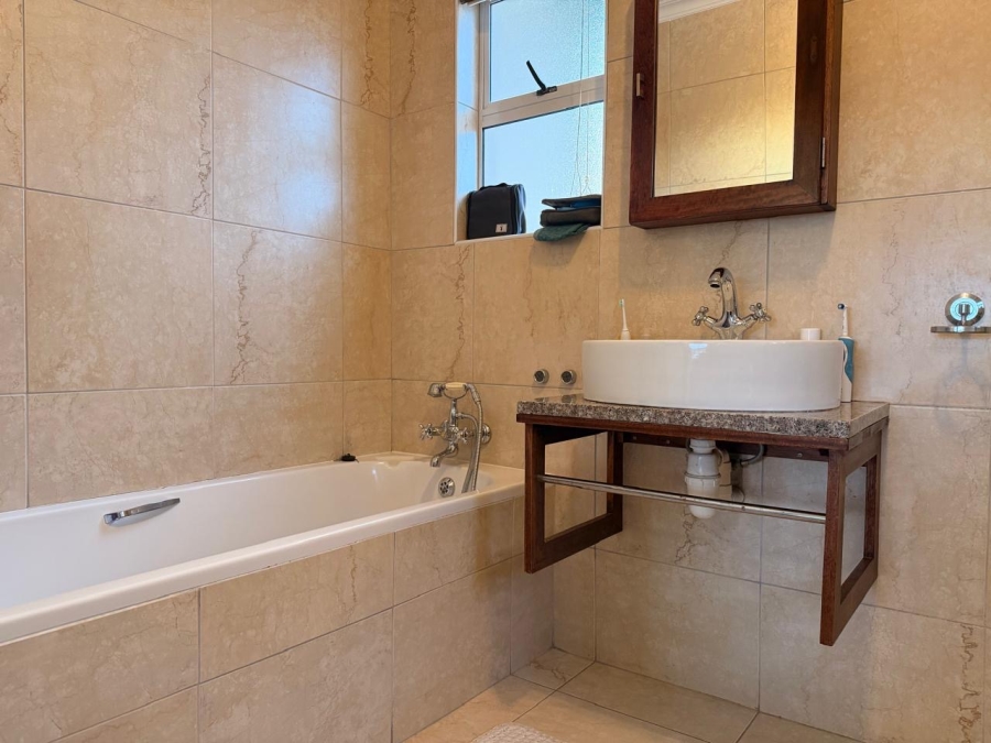 To Let 3 Bedroom Property for Rent in Royal Ascot Western Cape